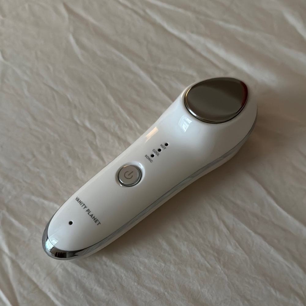 FREE WITH PURCHASE! Vanity Planet Anti Aging Sonic heating/cooling